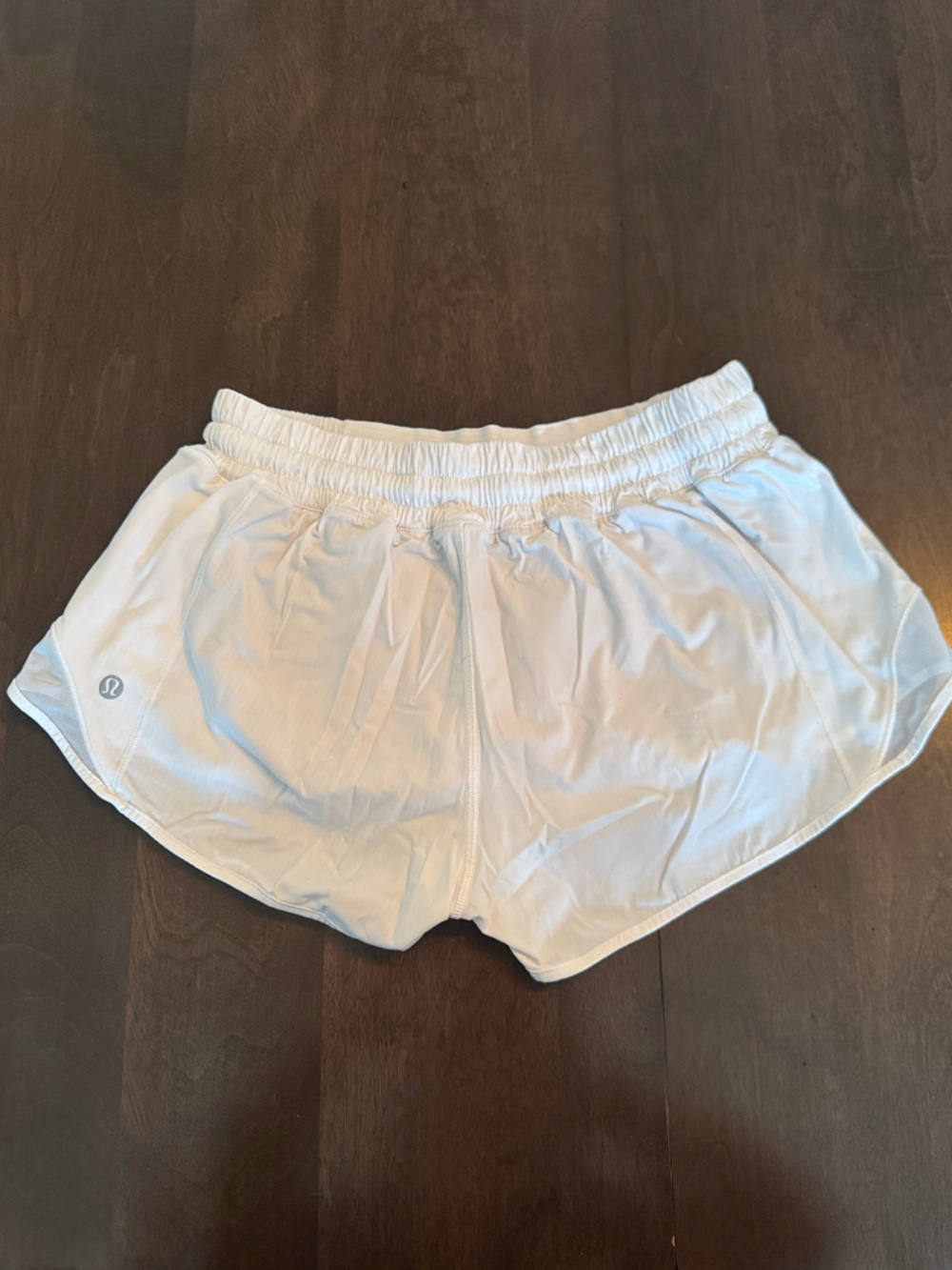 Lululemon Womens Hotty hot low-rise shorts 2.5”